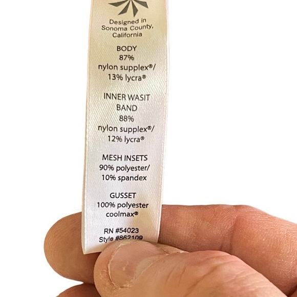 Athleta NWT Orange Relay Capri Leggings Size M - Picture 9 of 9